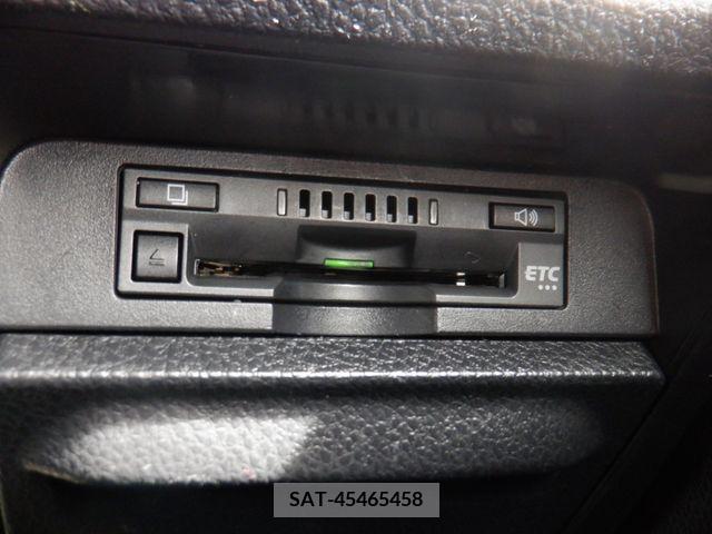 Toyota NOAH 2019-03 330408-3