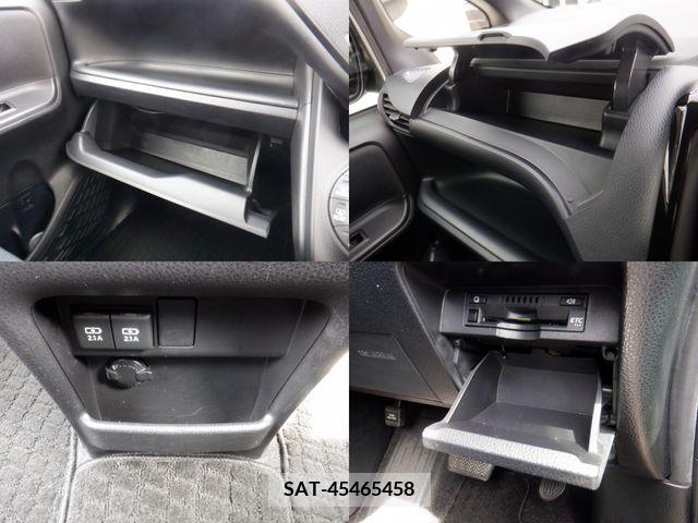 Toyota NOAH 2019-03 330408-11