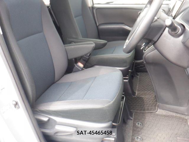 Toyota NOAH 2019-03 330408-13