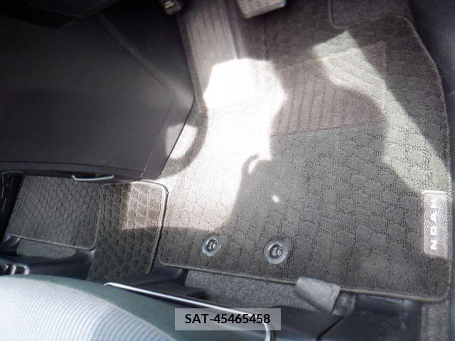 Toyota NOAH 2019-03 330408-25