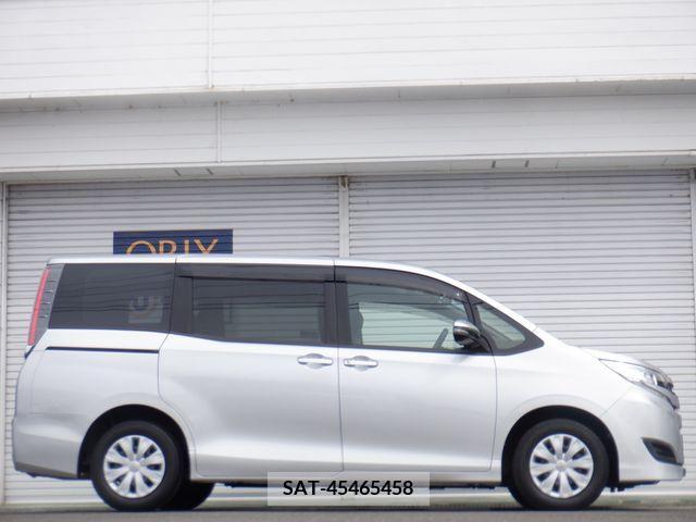 Toyota NOAH 2019-03 330408-23