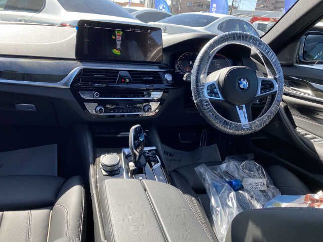 Bmw 5 SERIES 2023-03 24661-1