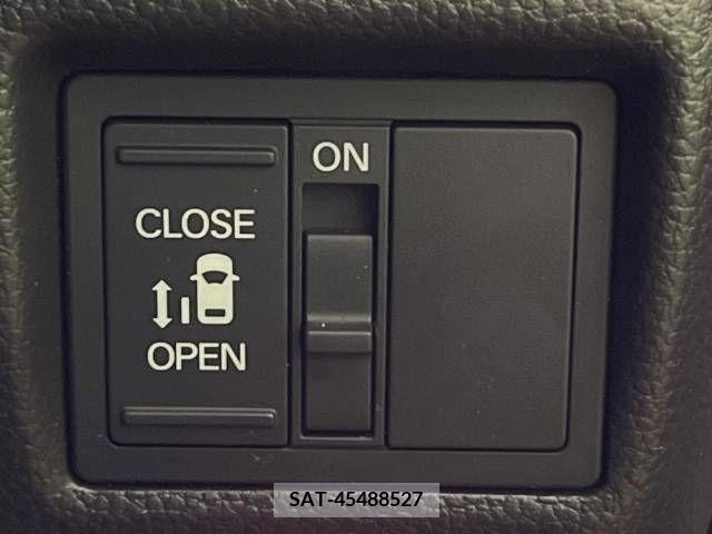 Honda N BOX CUSTOM 2023-03 279249-4
