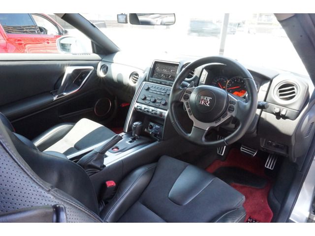 Nissan GT-R 2009-10 22612-7