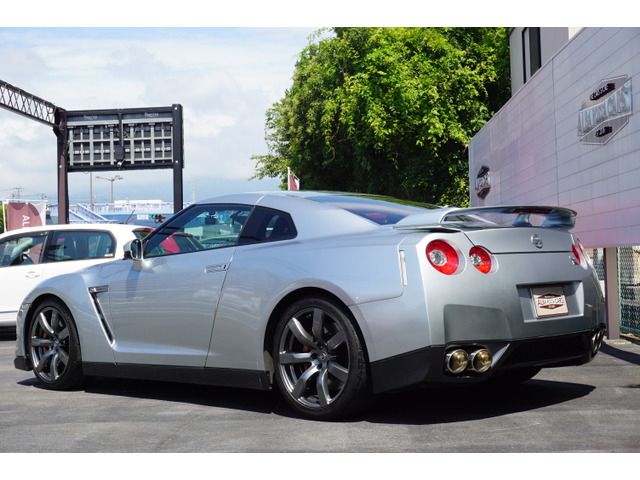 Nissan GT-R 2009-10 22612-5
