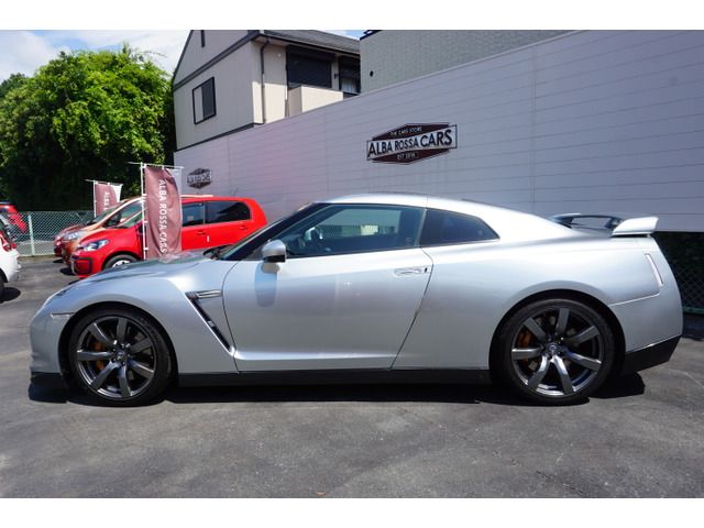Nissan GT-R 2009-10 22612-4