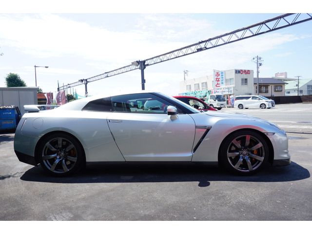 Nissan GT-R 2009-10 22612-3