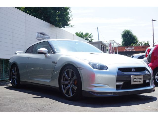 Nissan GT-R 2009-10 22612-2
