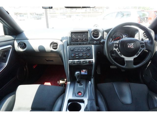 Nissan GT-R 2009-10 22612-8