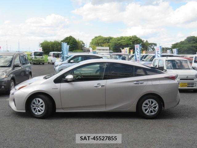Toyota PRIUS 2016-02 322345-1