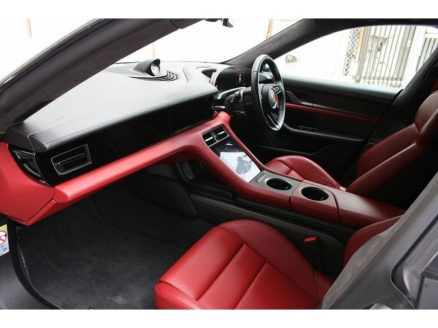 Porsche Taycan 2021-02 10353-7