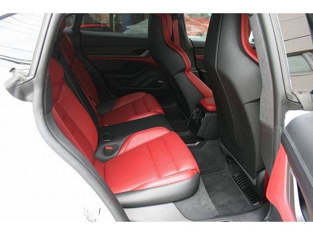 Porsche Taycan 2021-02 10353-8