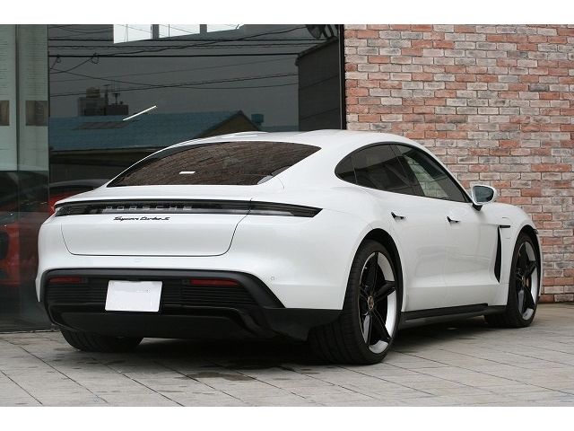 Porsche Taycan 2021-02 10353-1