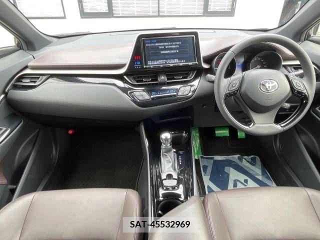 Toyota C-HR 2017-06 382395-1