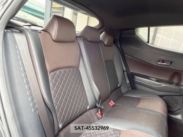 Toyota C-HR 2017-06 382395-9