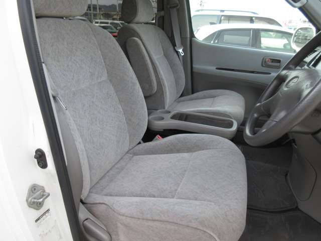Toyota REGIUS WAGON 2000-07 183275-19