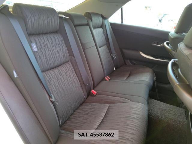 Toyota CROWN SEDAN 2010-04 304357-21
