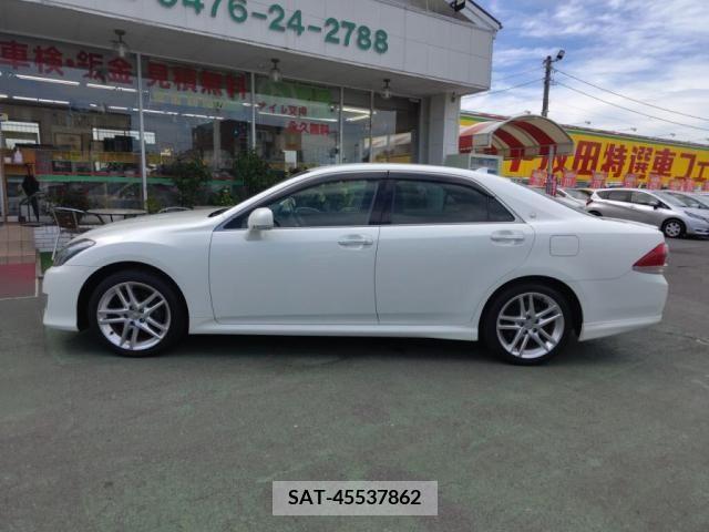Toyota CROWN SEDAN 2010-04 304357-11