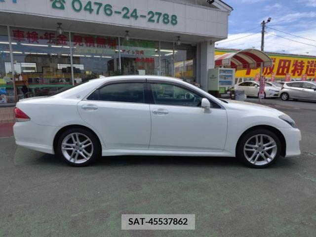 Toyota CROWN SEDAN 2010-04 304357-10