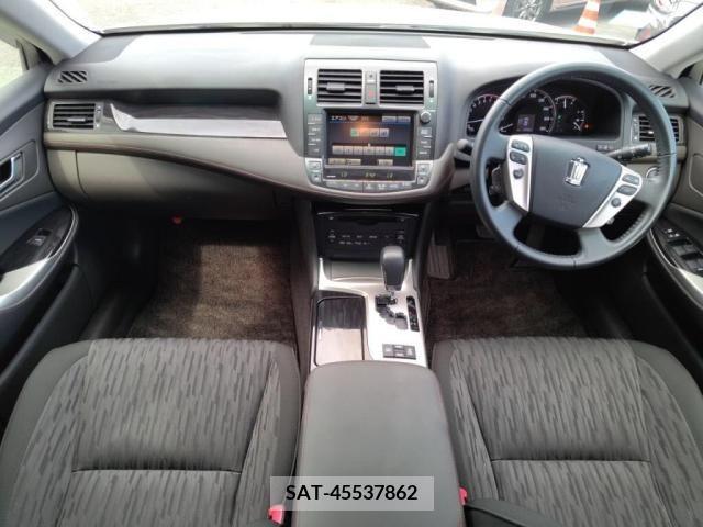 Toyota CROWN SEDAN 2010-04 304357-2
