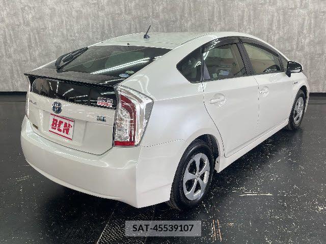 Toyota PRIUS 2015-02 208584-2