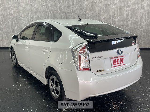 Toyota PRIUS 2015-02 208584-8