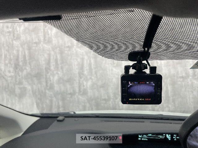 Toyota PRIUS 2015-02 208584-11