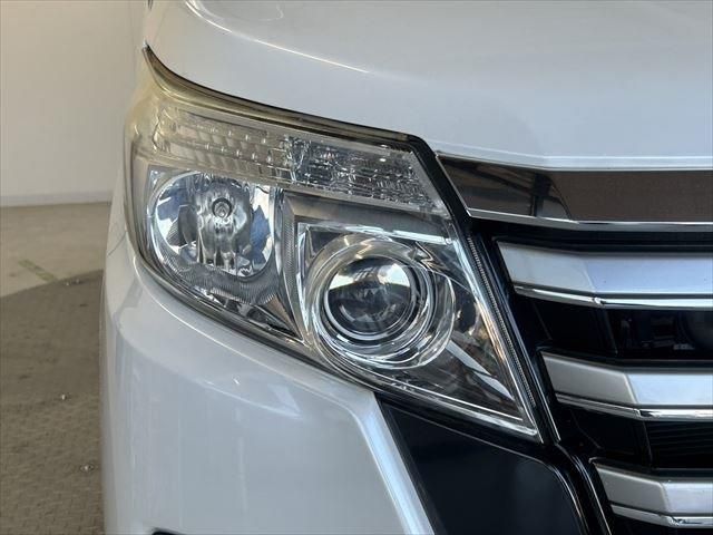 Toyota NOAH 2014-03 193263-9