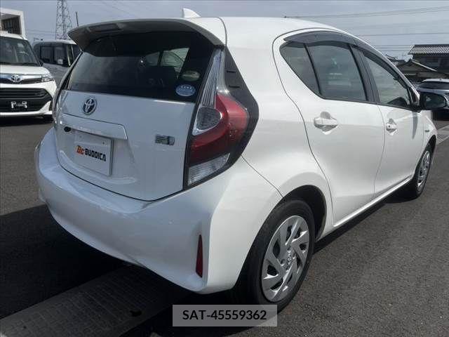 Toyota AQUA 2019-03 242893-14
