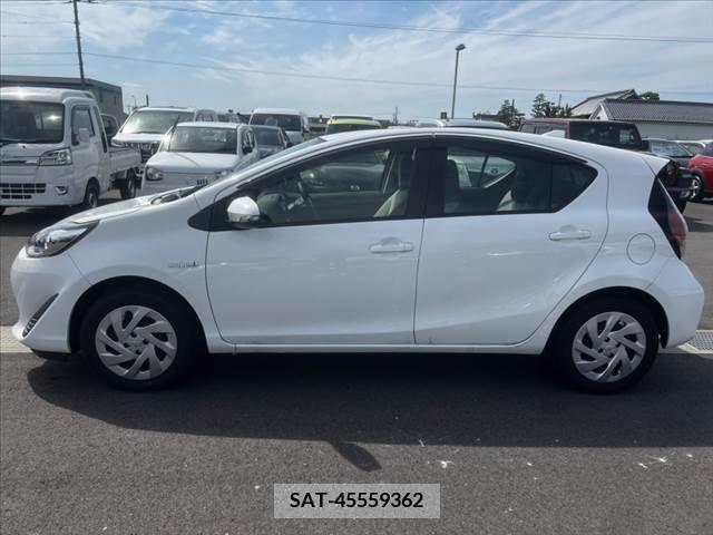 Toyota AQUA 2019-03 242893-11