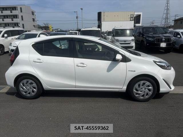 Toyota AQUA 2019-03 242893-10