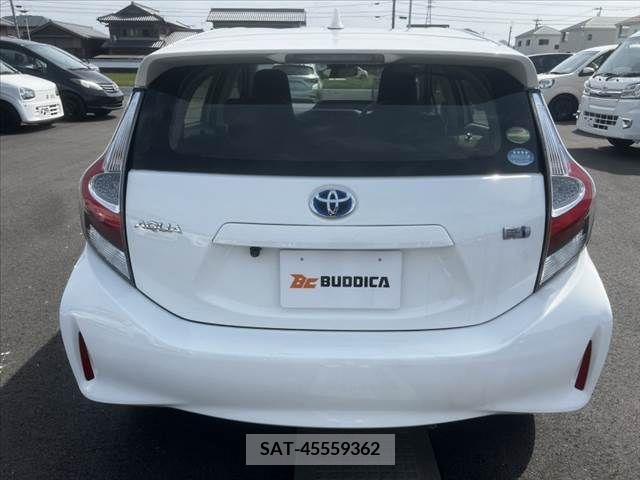 Toyota AQUA 2019-03 242893-13