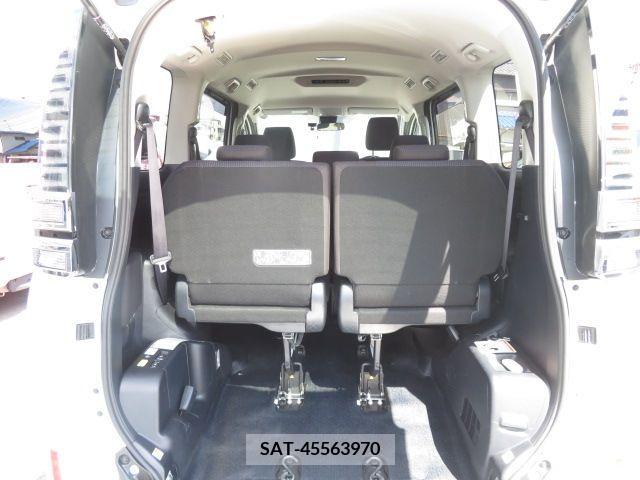 Toyota VOXY 2019-06 384573-7