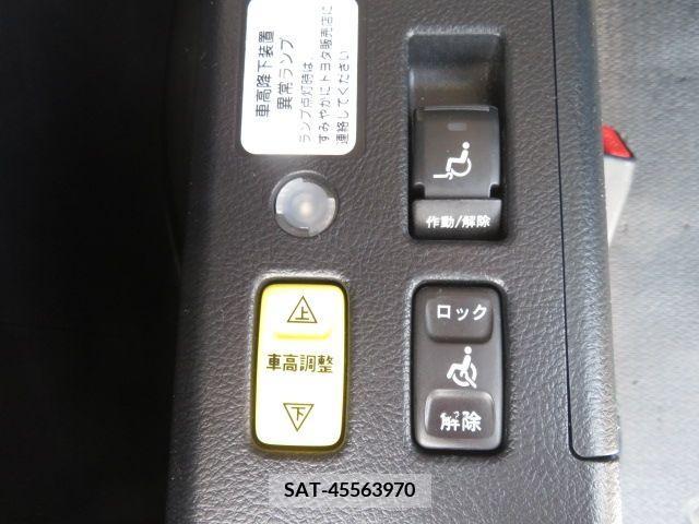 Toyota VOXY 2019-06 384573-5