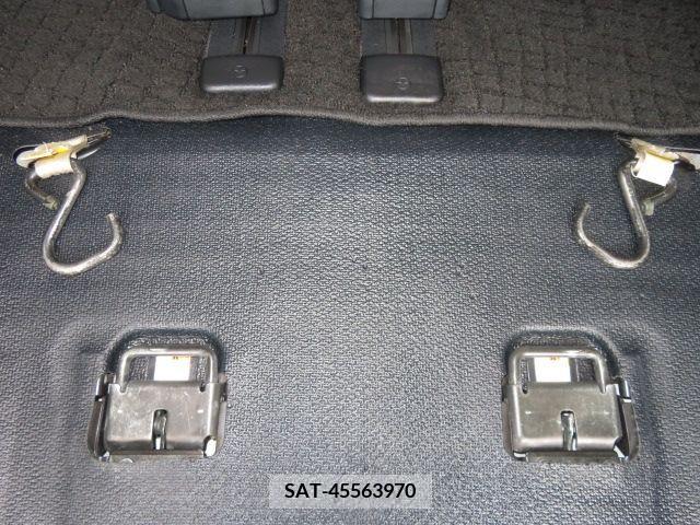 Toyota VOXY 2019-06 384573-3