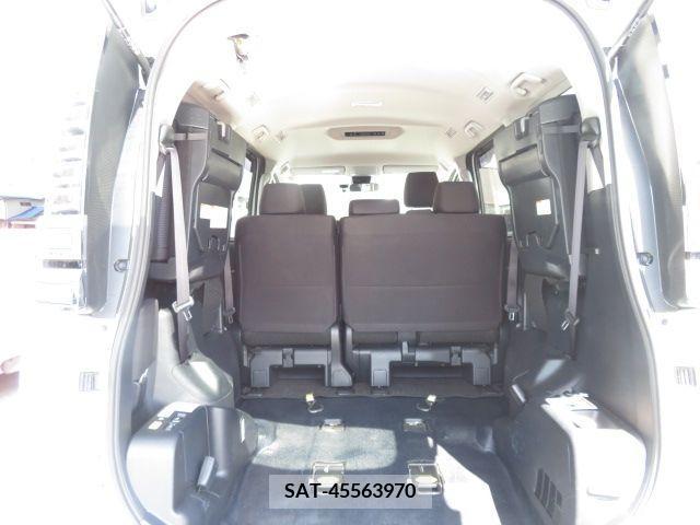 Toyota VOXY 2019-06 384573-2