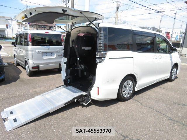Toyota VOXY 2019-06 384573-0