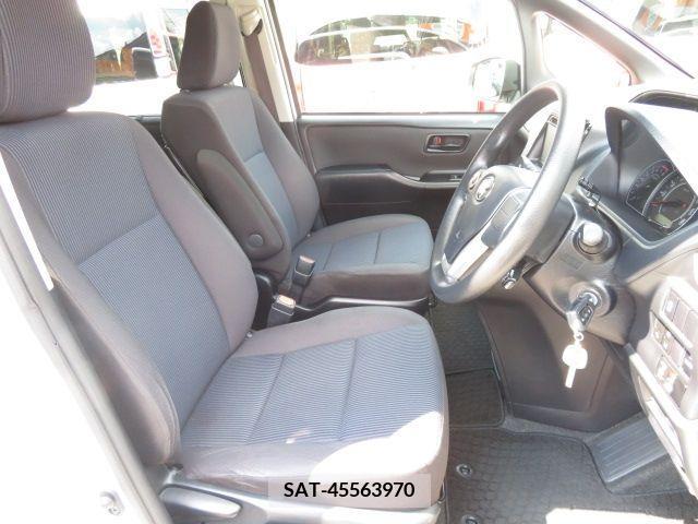 Toyota VOXY 2019-06 384573-14