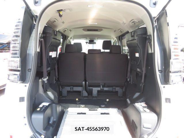 Toyota VOXY 2019-06 384573-10