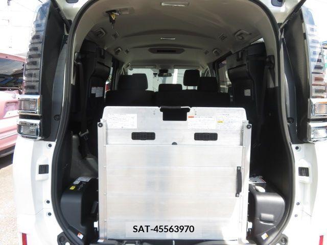 Toyota VOXY 2019-06 384573-9