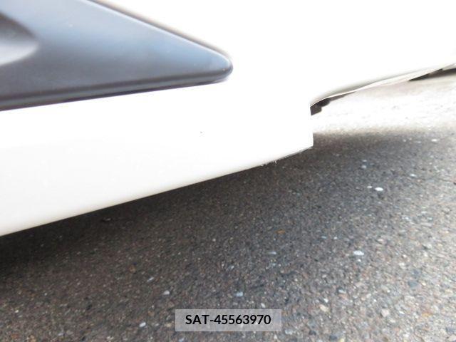 Toyota VOXY 2019-06 384573-25