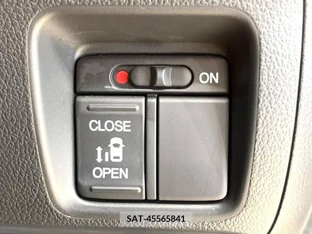 Honda N BOX CUSTOM 2017-05 329585-4