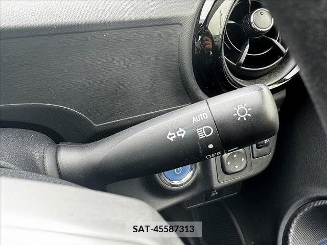 Toyota AQUA 2015-09 292148-2