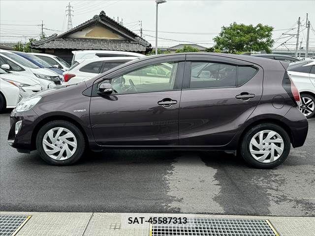 Toyota AQUA 2015-09 292148-10