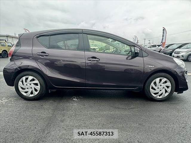 Toyota AQUA 2015-09 292148-11