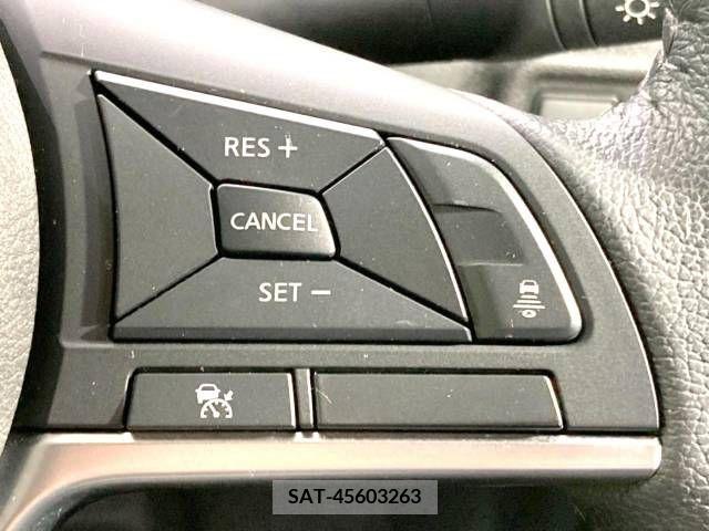 Nissan NOTE 2018-01 279905-4