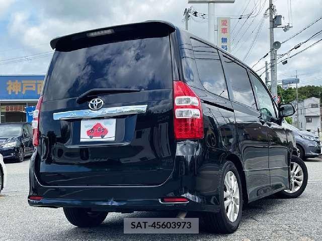 Toyota NOAH 2010-07 365108-2