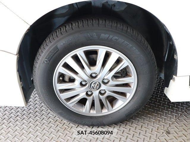 Toyota ESQUIRE 2015-09 207072-18