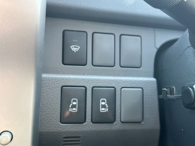 Toyota VOXY 2009-11 15309-14