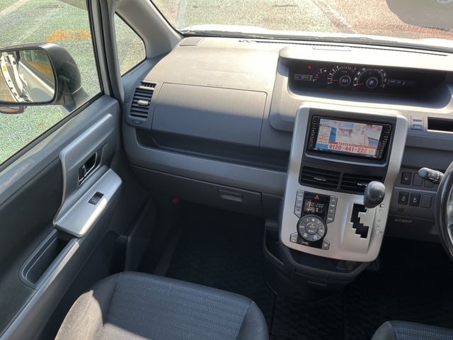 Toyota VOXY 2009-11 15309-8